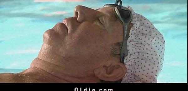  Oldje - Old man fucked in the pool